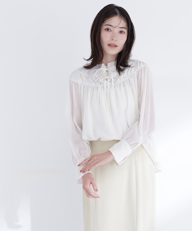 シャーリングショルダーブラウス