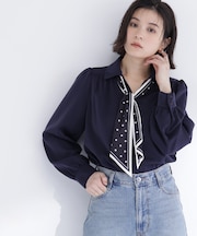 デザインスカーフ付ブラウス