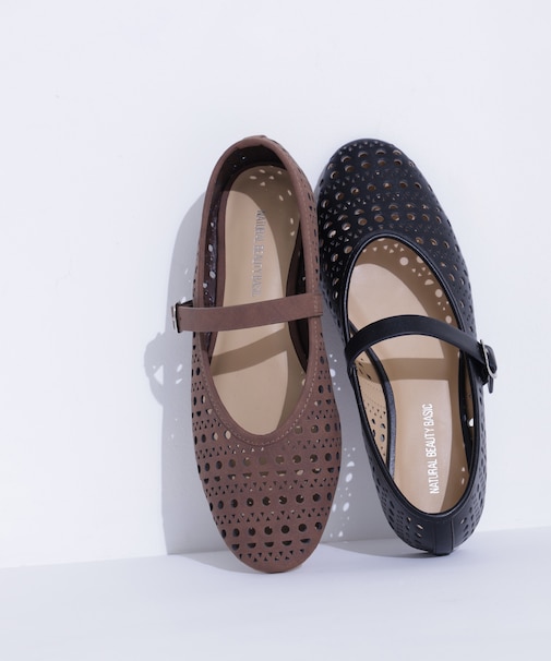 カットワークメリージェーンシューズ