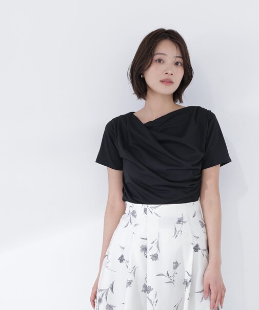 コンパクトドレープカットソー