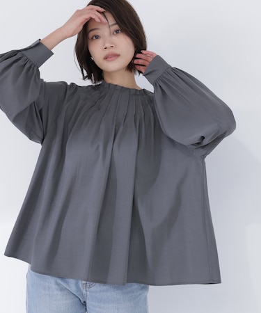 タックネックブラウス