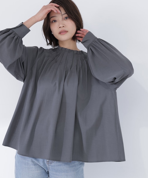 タックネックブラウス