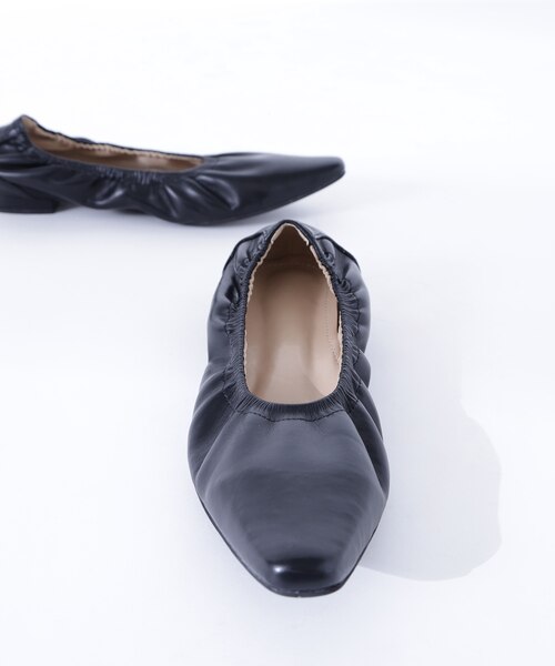 スクエアギャザーフラットシューズ｜ナチュラルビューティーベーシック