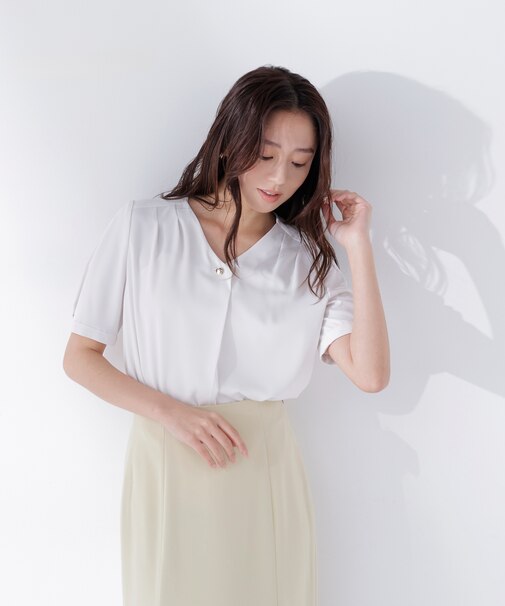 メタルポイントVネックブラウス