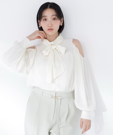 オープンショルダーブラウス