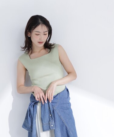 スクエアネックリブニット