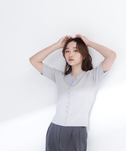 レイヤードVネックニット