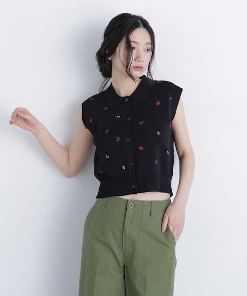 ポロカラーフラワー刺繍ニット