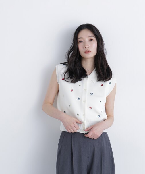 ポロカラーフラワー刺繍ニット