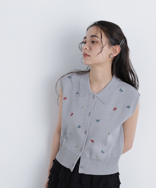 ポロカラーフラワー刺繍ニット