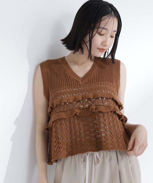 Vネック透かし編みフリルニット