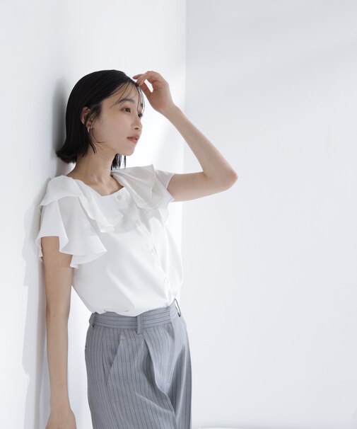スクエアネックフリルブラウス