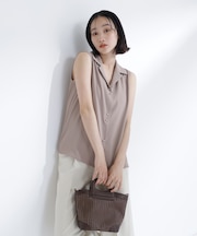 開襟とろみブラウス