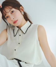 〈山本里菜さんコラボ〉レーストリミングカラーブラウス