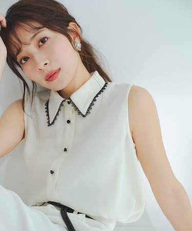 〈山本里菜さんコラボ〉レーストリミングカラーブラウス