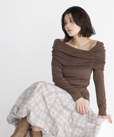 アシメオフショルニット