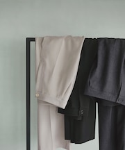 ＜ちょうど、いい服＞立ち姿に自信が持てる洗練パンツ