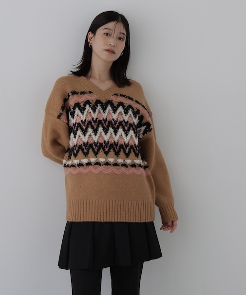 ジオメトリックVネックニット