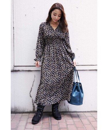 小花柄Vネックウエストシャーリングワンピース