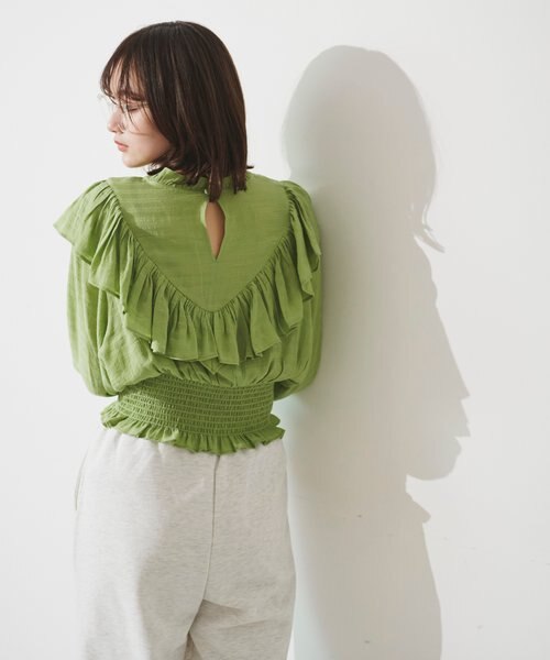 Vヨークラッフルフリルブラウス｜フリーズマートの通販｜&mall（アンド