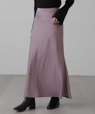 サテンフレアスカート