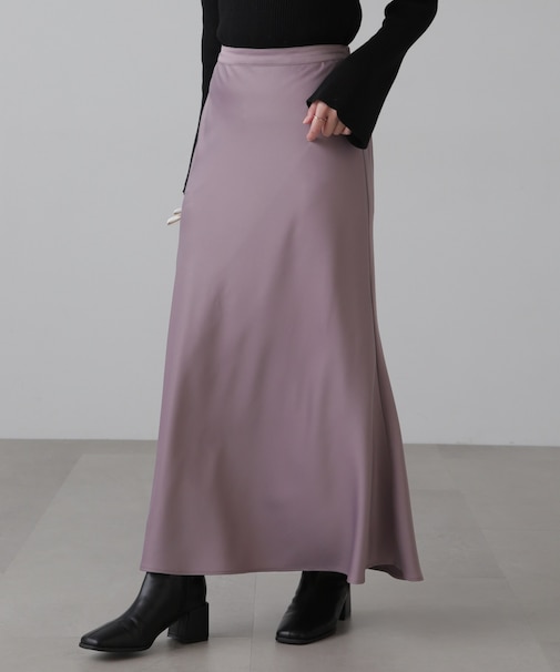 サテンフレアスカート