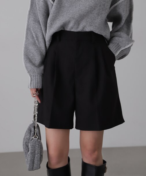 タックショートパンツ