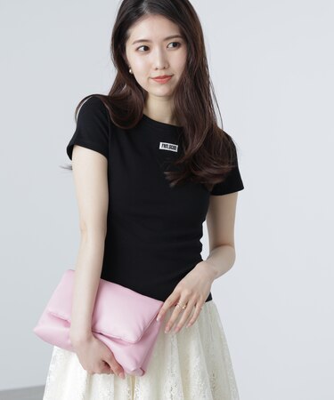 ロゴ刺繍タグTシャツ