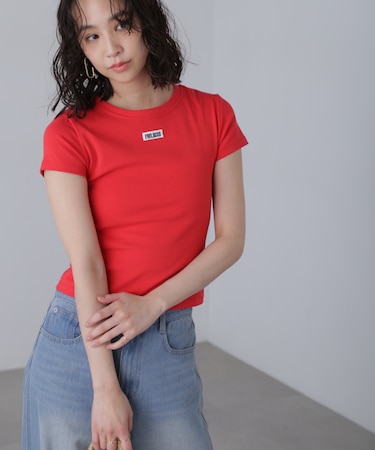 ロゴ刺繍タグTシャツ