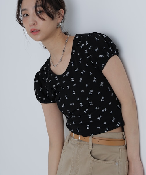フラワー柄コンパクトTシャツ