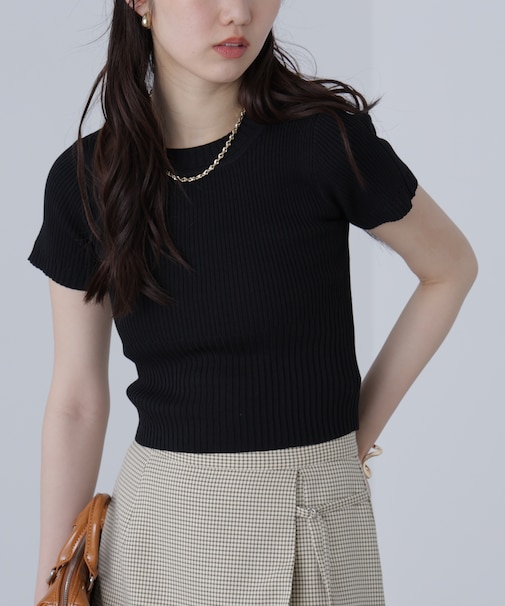 ショート丈クルーネックリブニット