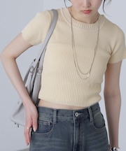 ショート丈クルーネックリブニット