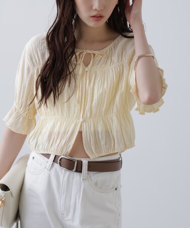 シアーギャザー前開き短丈半袖ブラウス