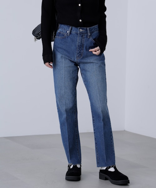 センタープレススリムストレートデニムパンツ｜フリーズマートの通販