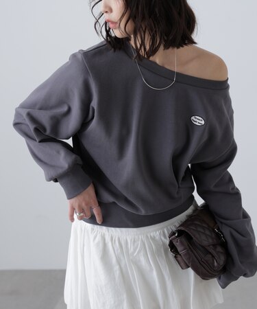 オフショルワンポイント刺繍スウェット
