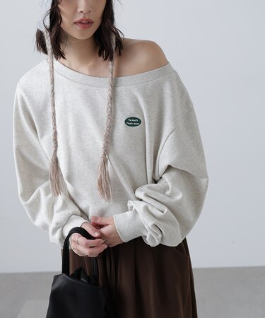 オフショルワンポイント刺繍スウェット