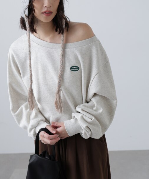 オフショルワンポイント刺繍スウェット