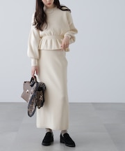 ペプラムニットセットアップ