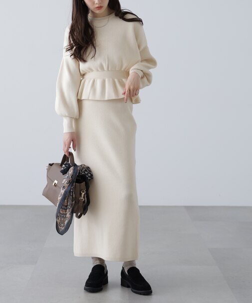 ペプラムニットセットアップ