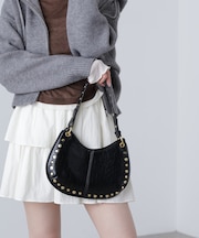 スタッズ付きショルダーバッグ