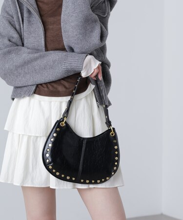 スタッズ付きショルダーバッグ