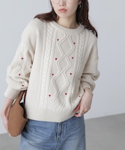 ハート刺繍ケーブルニット