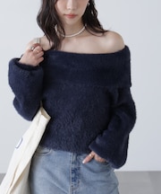 オフショルシャギーニット
