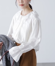 フリルカラーブラウス