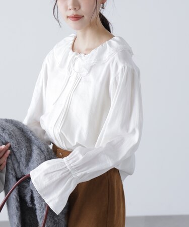 フリルカラーブラウス