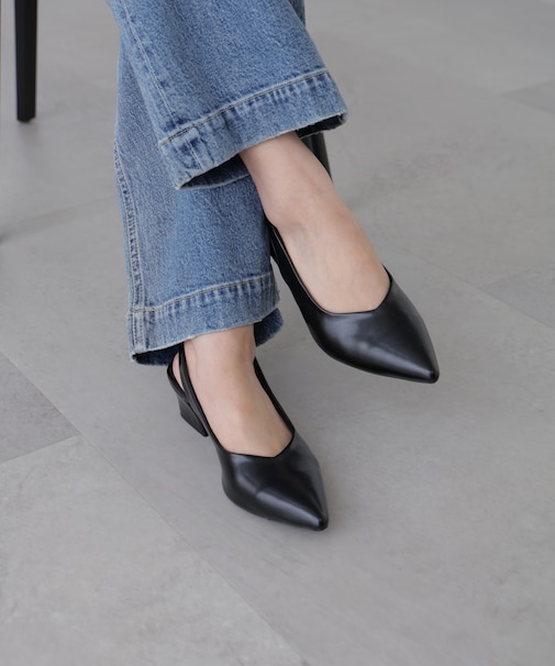 バックスリングパンプス