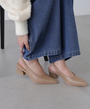 バックスリングパンプス