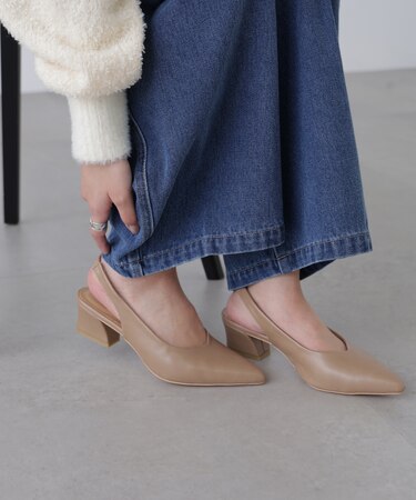 バックスリングパンプス