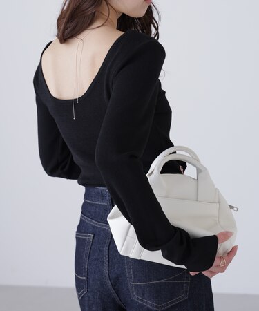 バックオープンニット