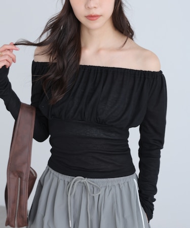 オフショルシアーギャザーカットソー